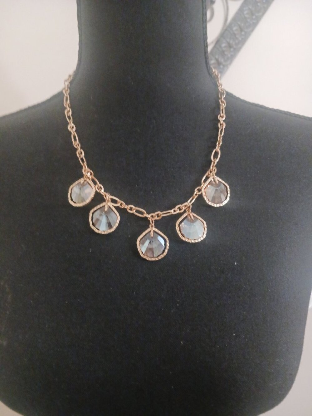 Excellent Condition Gold Tone and Faux Stone Necklace